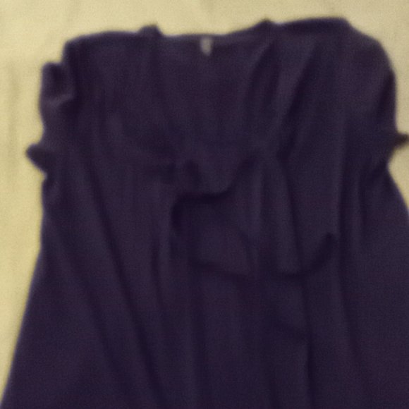 Thyme Women's Top with Very Short Sleeves - Picture 3 of 10